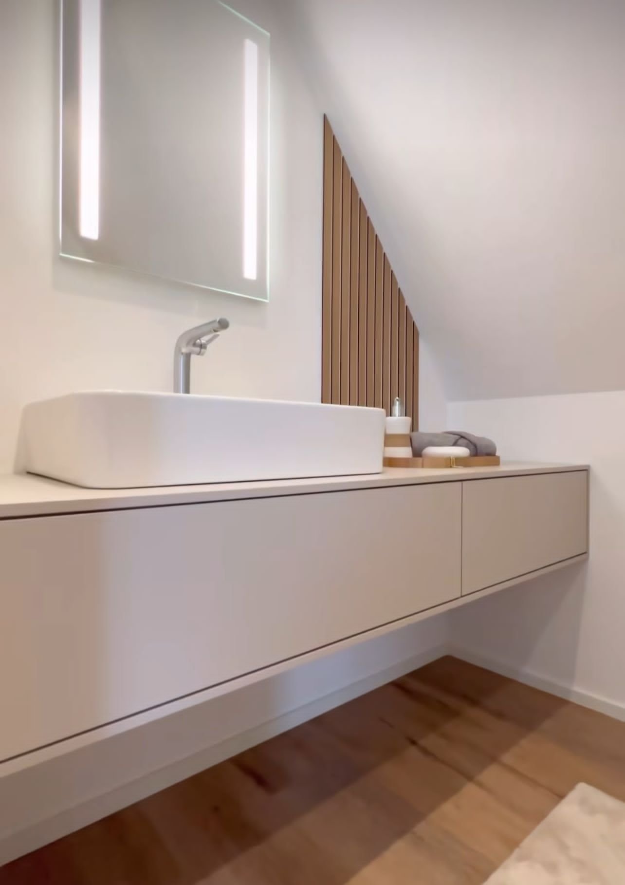 The Gravity‑Free Wash Space